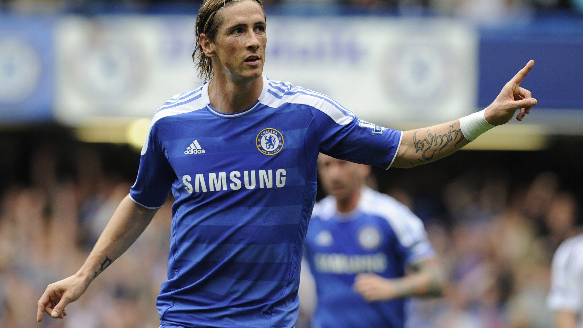 墨西哥队前锋洛佩斯在巴黎奥运会上表现出色，墨西哥女演员佩罗妮